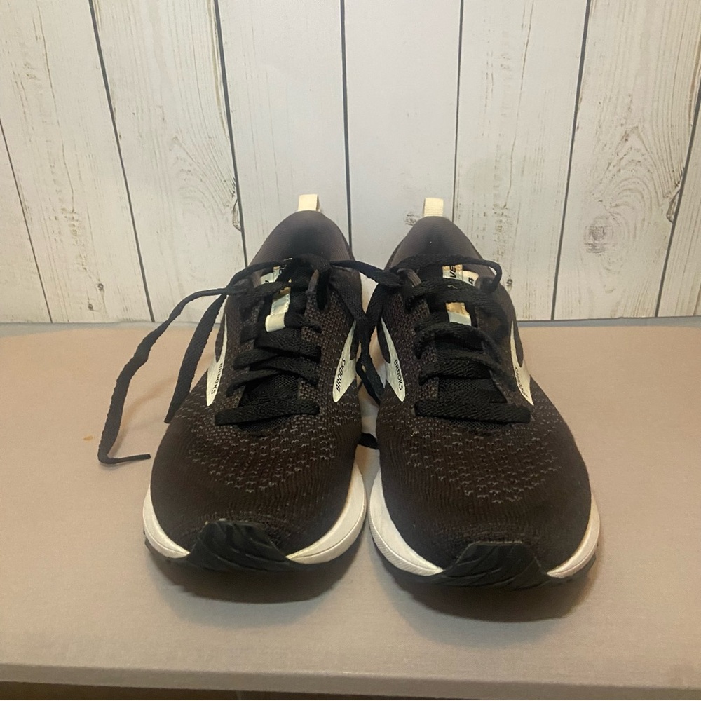 Size 9 - Brooks Revel 4 Black - 120337-1B-063 - Picture 2 of 7